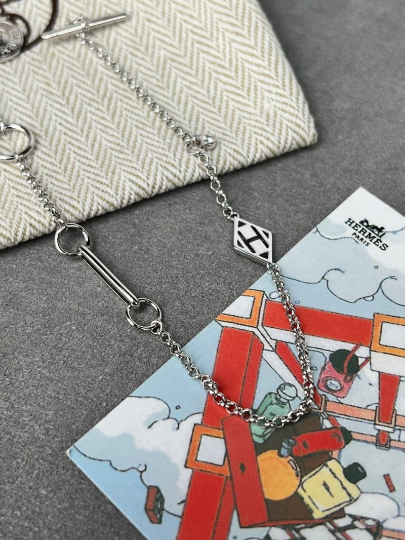 H**me5 necklaces